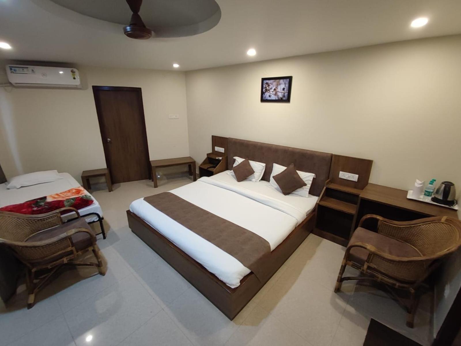 Swagatam Inn, 5 Minutes Walk From Guwahati Railway Station Экстерьер фото