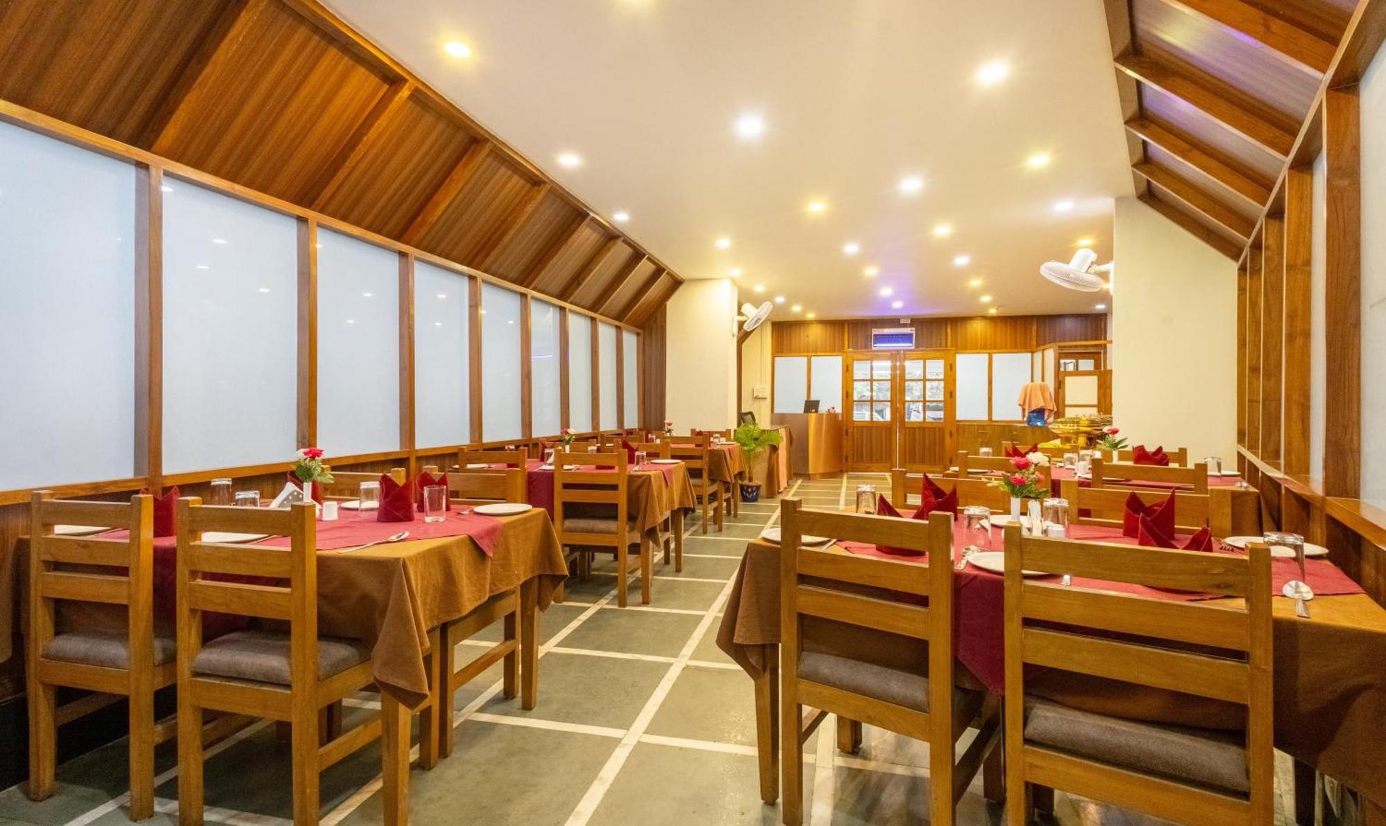 Swagatam Inn, 5 Minutes Walk From Guwahati Railway Station Экстерьер фото